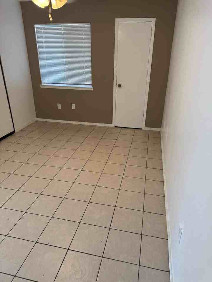 1900 Karen Sue Pl #C - Photo 4 of 7