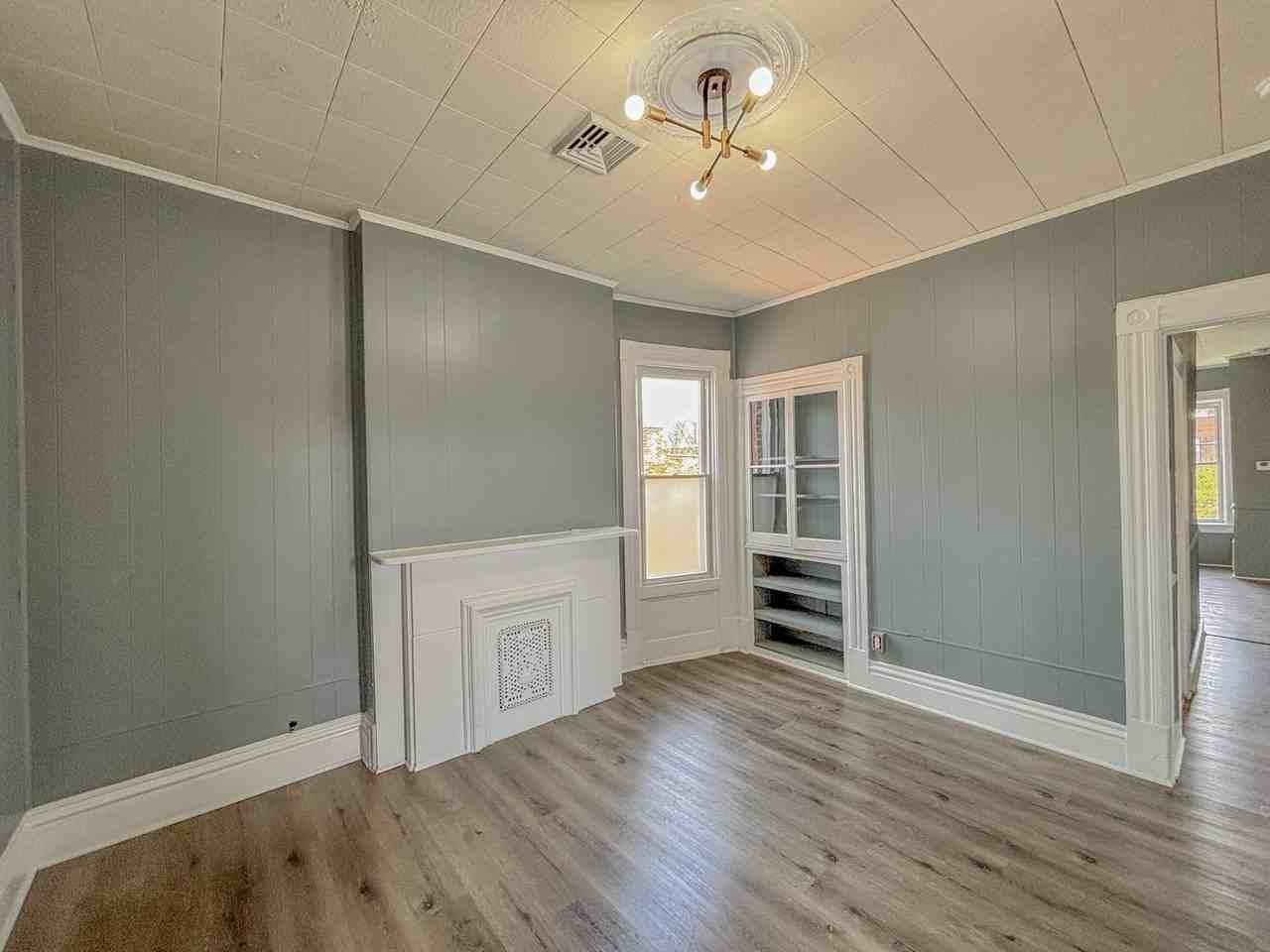 204 1st St - Photo 3 of 14