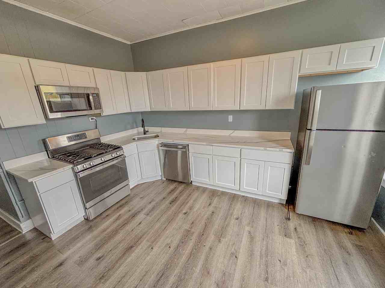204 1st St - Photo 6 of 14