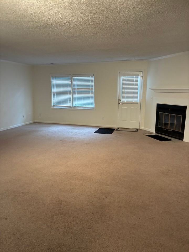 1813 Fox Sterling Dr - Photo 4 of 6
