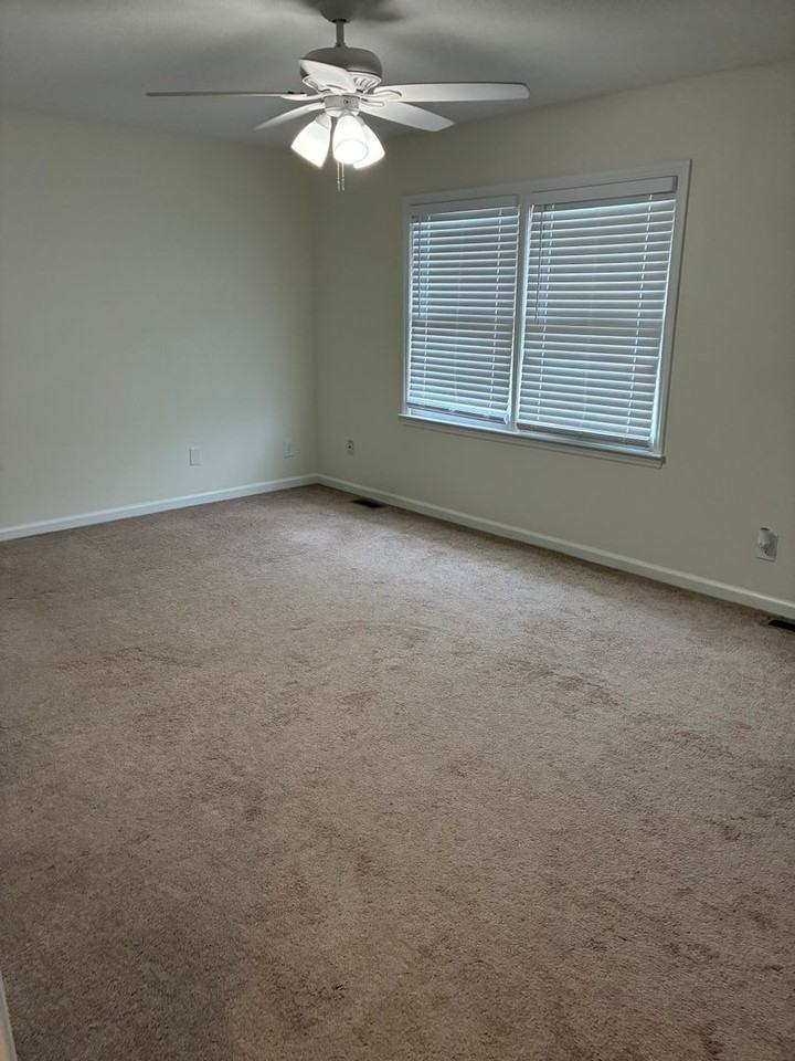 1813 Fox Sterling Dr - Photo 5 of 6