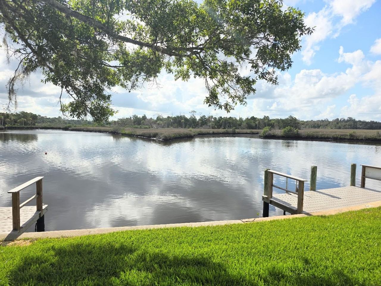 11462 W Bayshore Dr - Photo 2 of 24