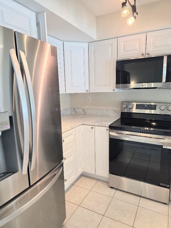 11462 W Bayshore Dr - Photo 4 of 24