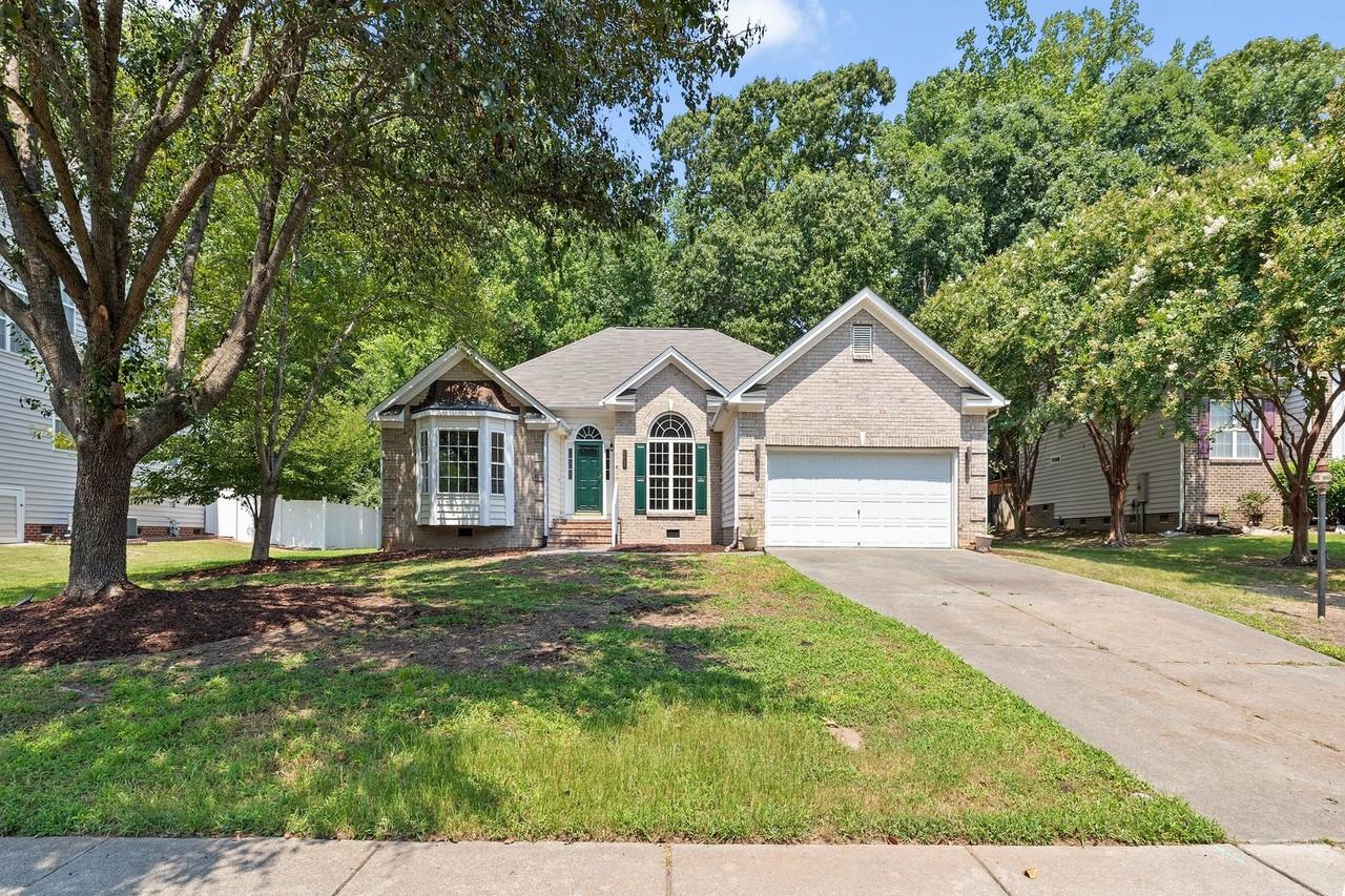 3425 Coach Lantern Ave - Photo 2 of 44