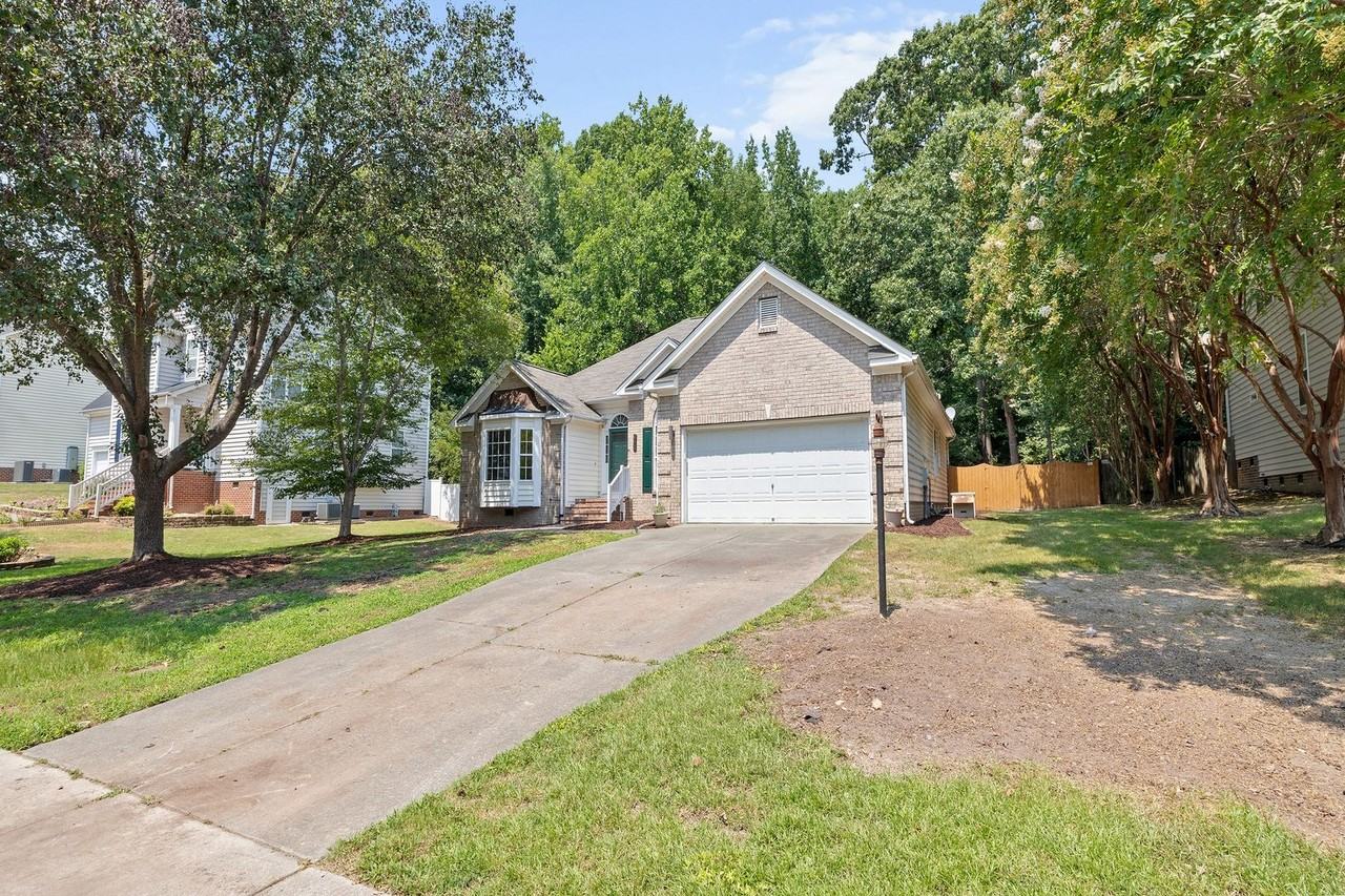3425 Coach Lantern Ave - Photo 3 of 44