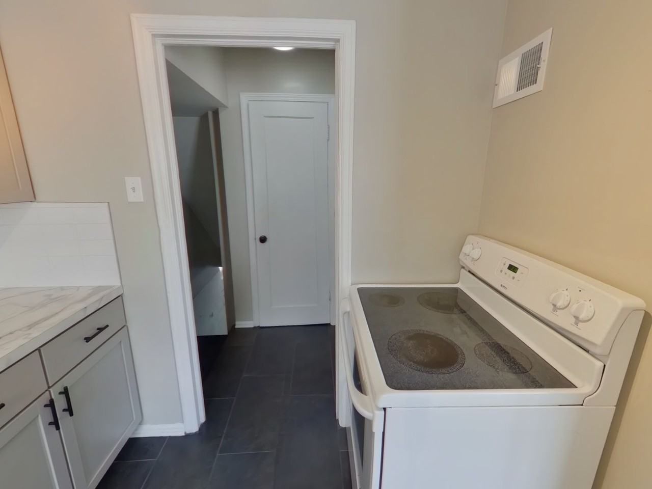 449 Harding St - Photo 6 of 14