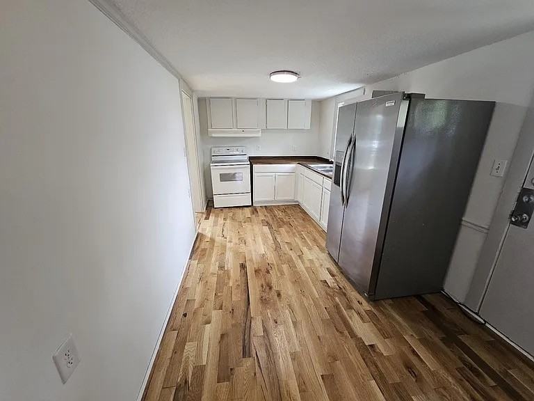 205 King St - Photo 3 of 11