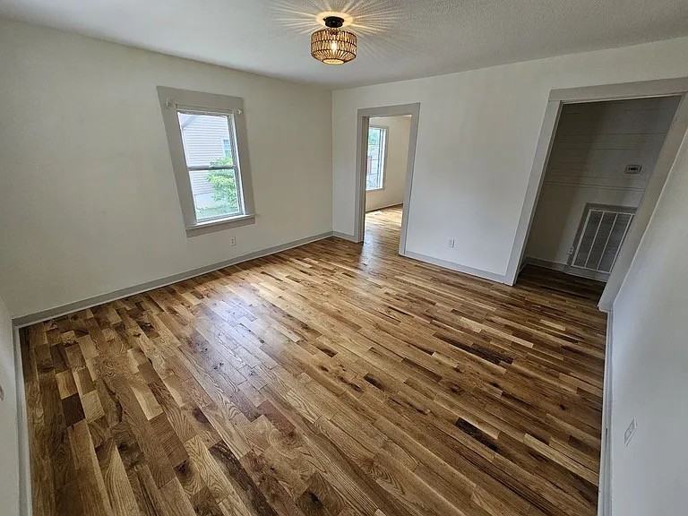 205 King St - Photo 6 of 11