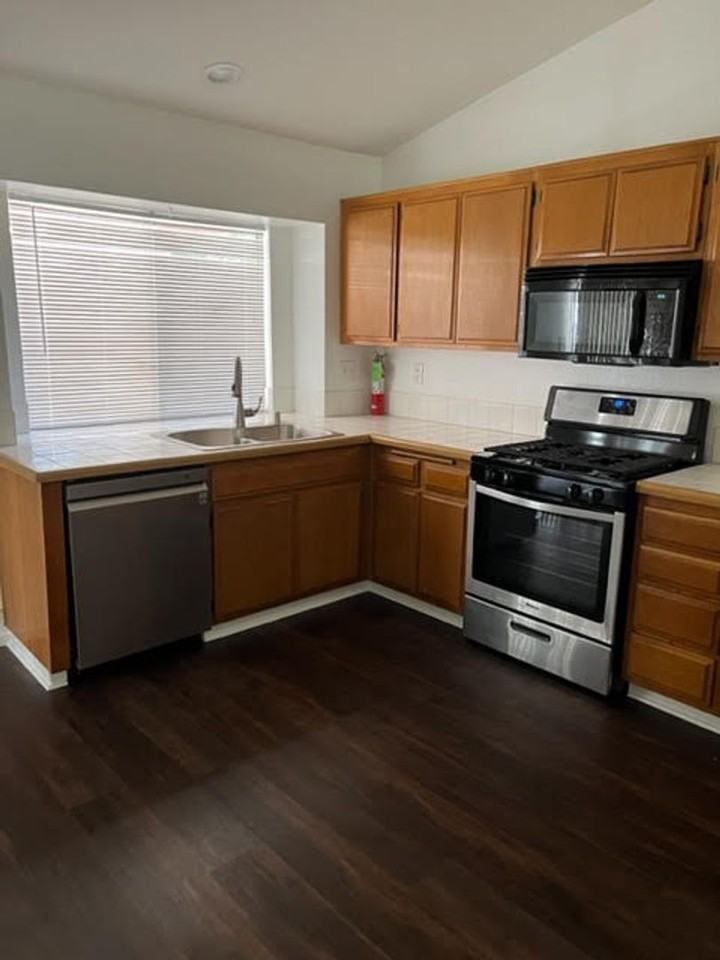 3527 Four Seasons Rd - Photo 4 of 19