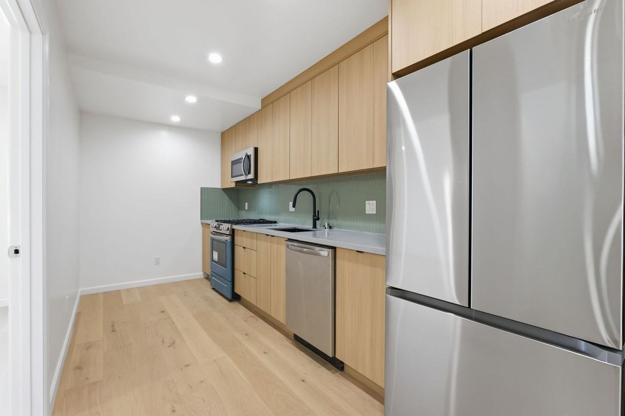 1221 Waller St #A - Photo 6 of 22