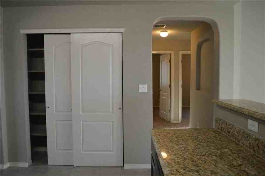 11217 Stockyard Dr - Photo 4 of 12