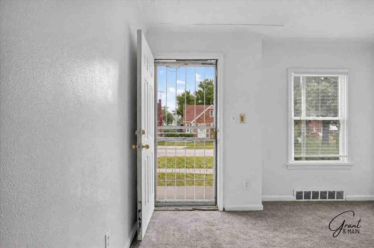 14800 Tacoma St - Photo 2 of 21