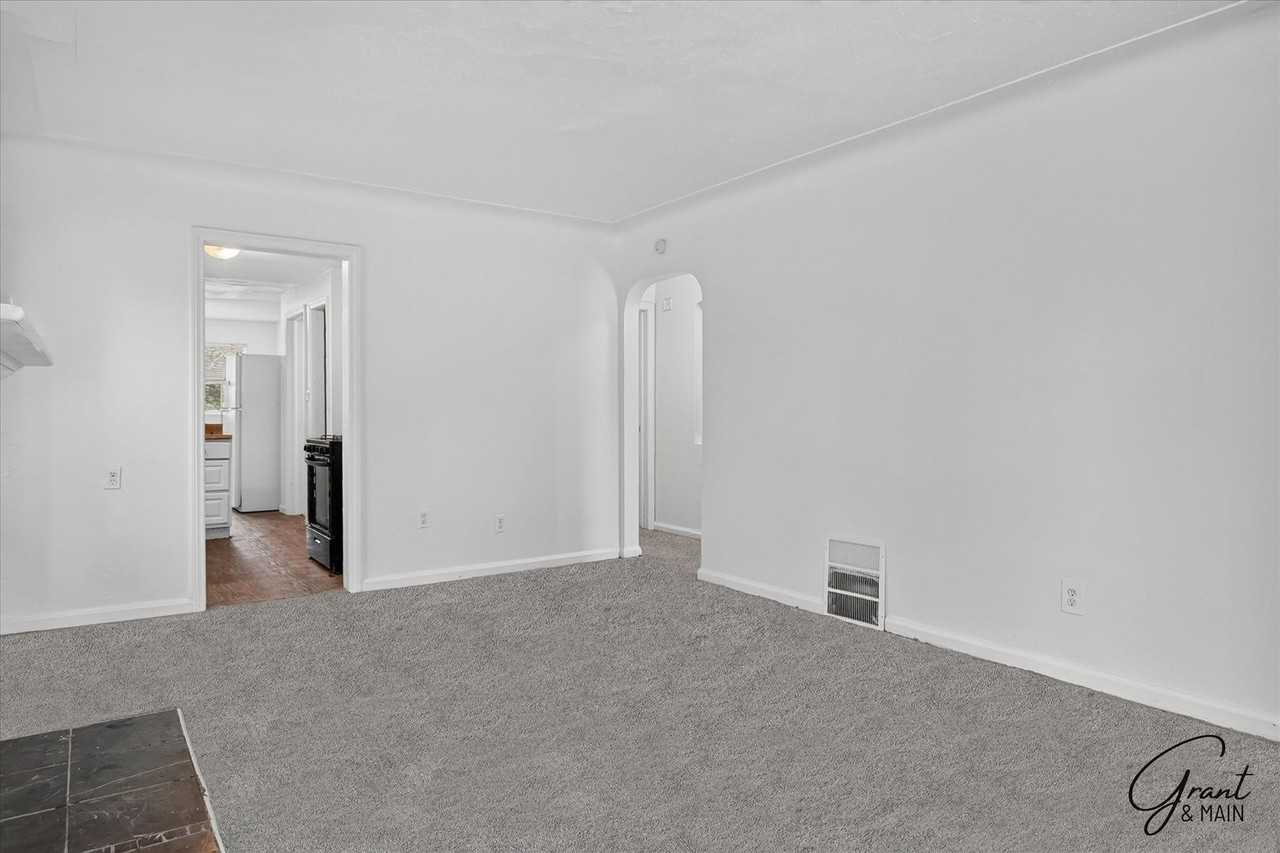 14800 Tacoma St - Photo 3 of 21