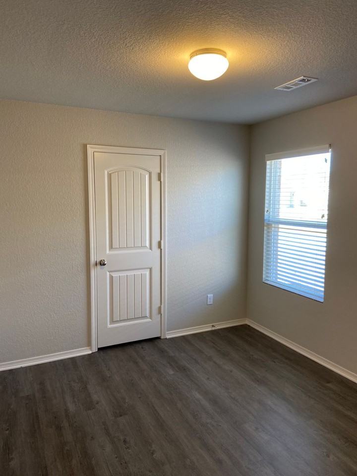 1640 Raden St - Photo 7 of 20