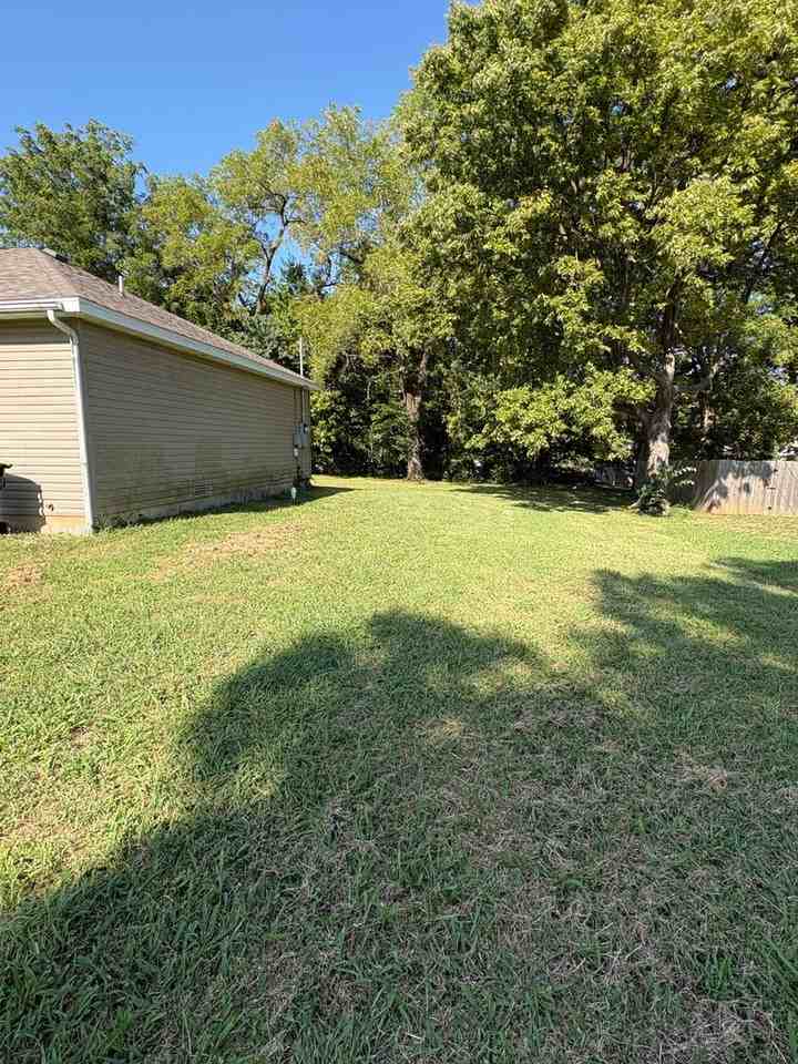 935 N Missouri Ave - Photo 2 of 16