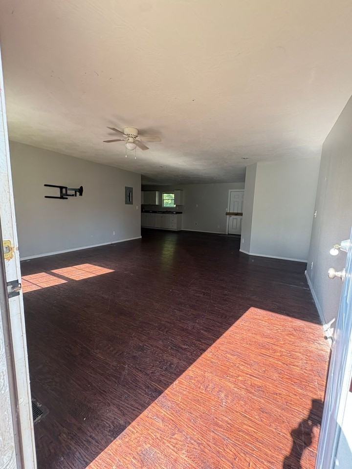 935 N Missouri Ave - Photo 4 of 16