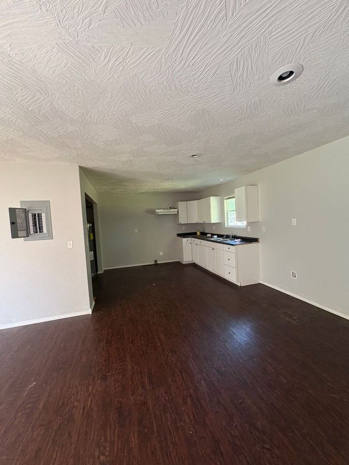 935 N Missouri Ave - Photo 5 of 16