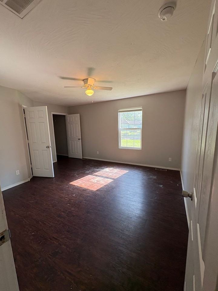 935 N Missouri Ave - Photo 7 of 16