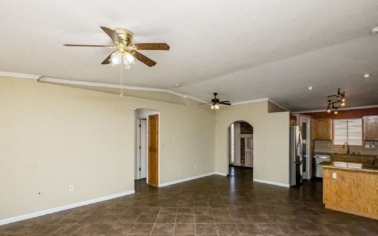 3967 Breakwater Dr - Photo 3 of 21