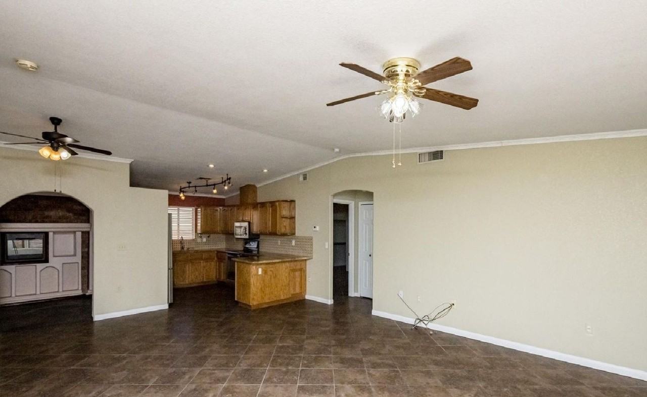 3967 Breakwater Dr - Photo 4 of 21
