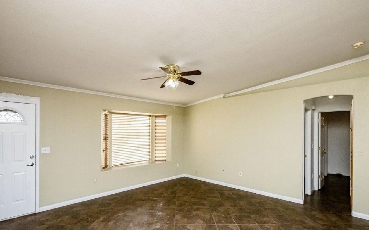 3967 Breakwater Dr - Photo 5 of 21