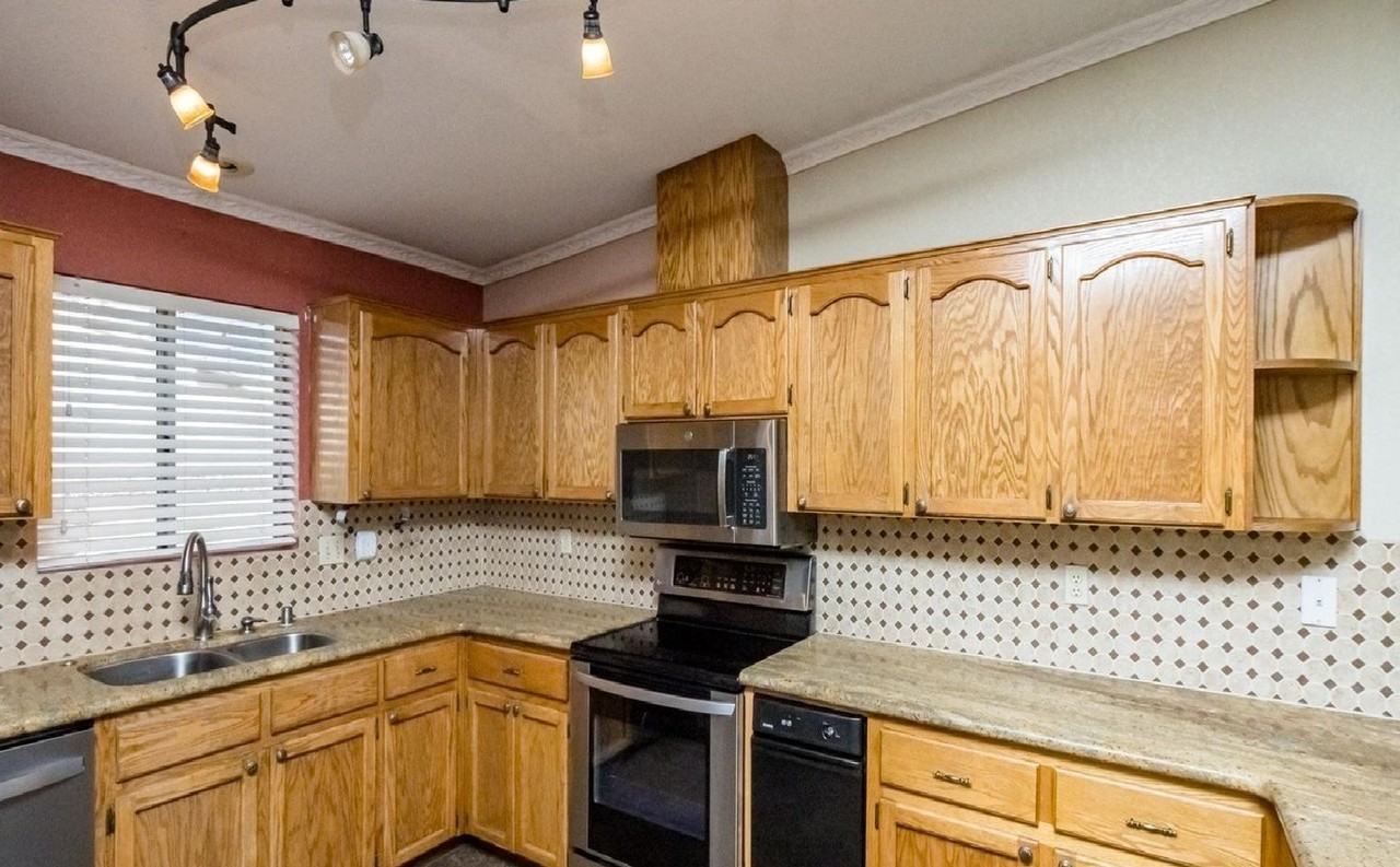 3967 Breakwater Dr - Photo 6 of 21
