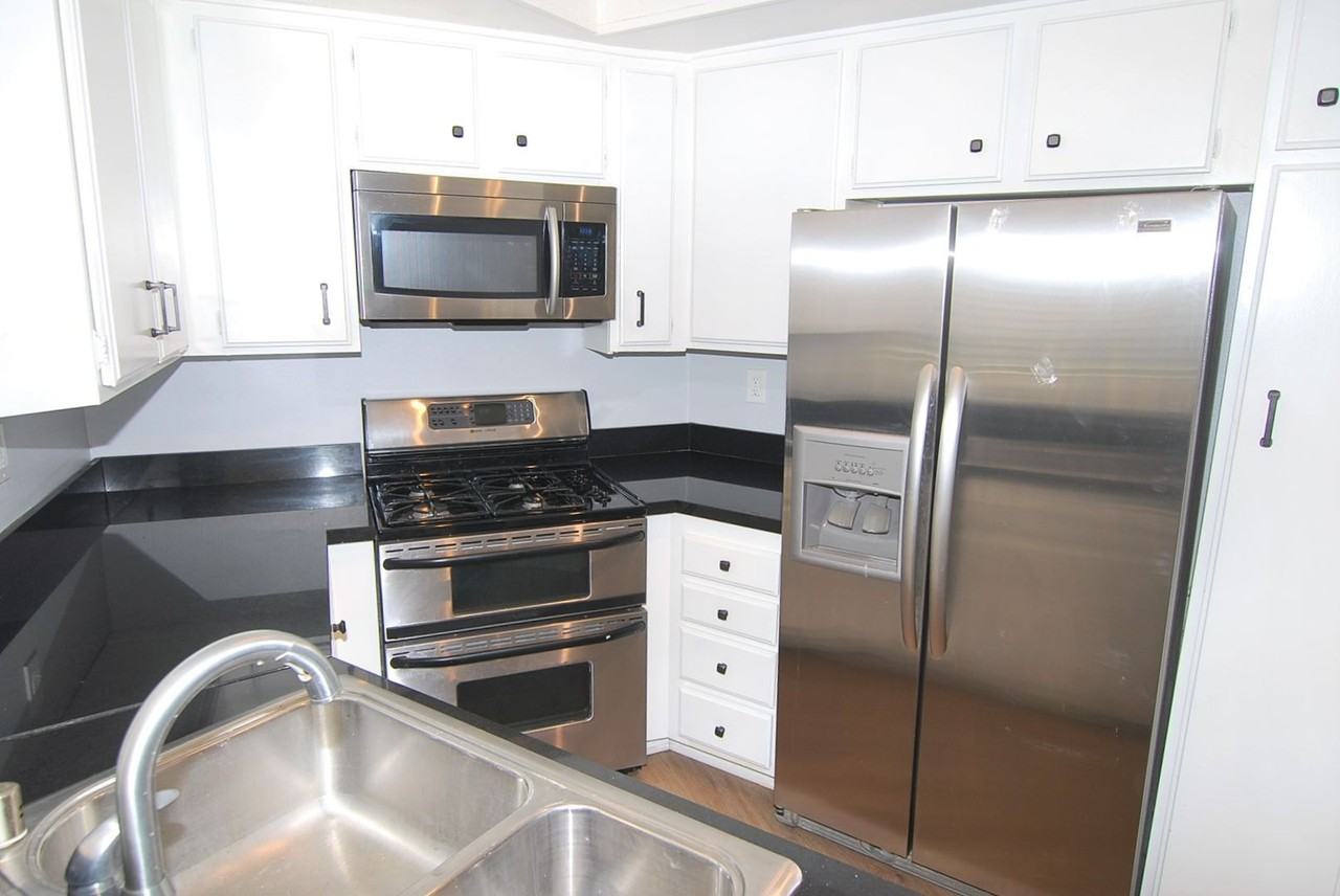 955 E 3rd St #303 - Photo 4 of 25