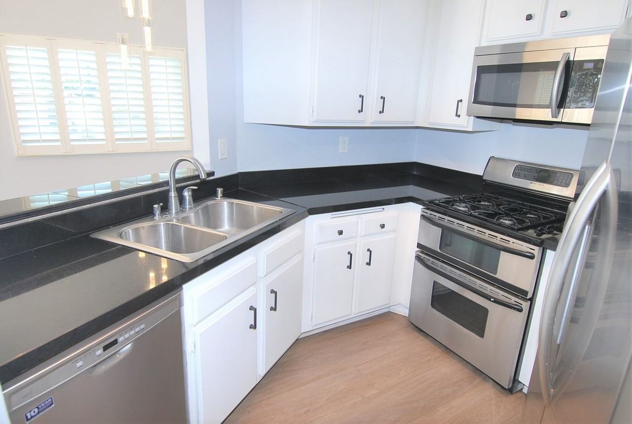955 E 3rd St #303 - Photo 5 of 25