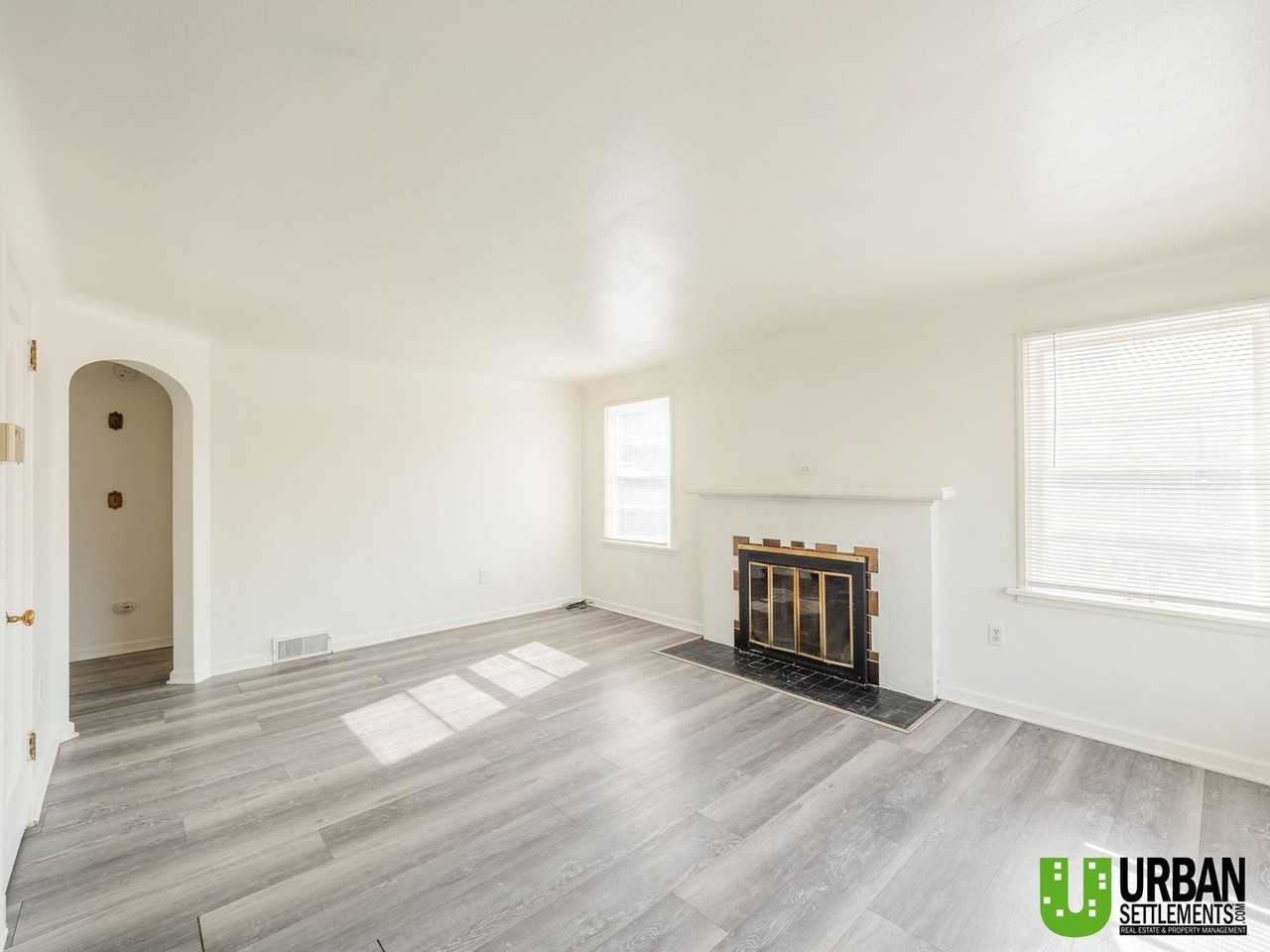 2427 W Walton Ave - Photo 2 of 19