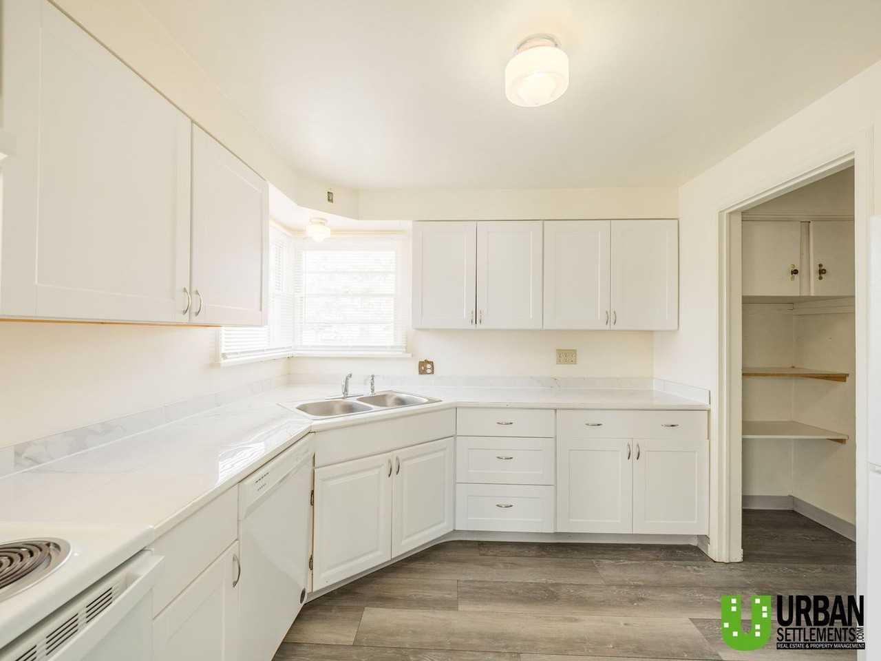 2427 W Walton Ave - Photo 4 of 19