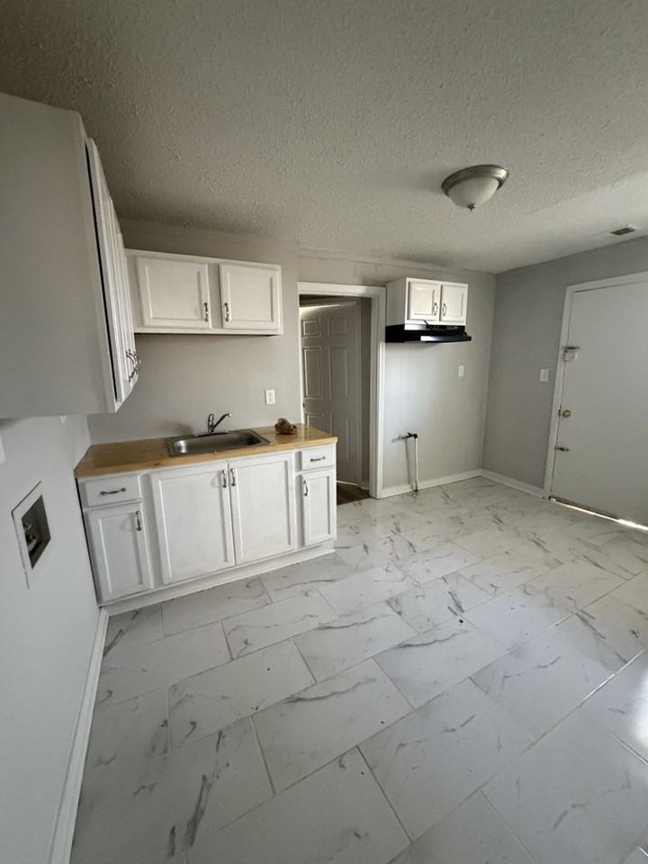 432 N Montgomery St - Photo 4 of 7