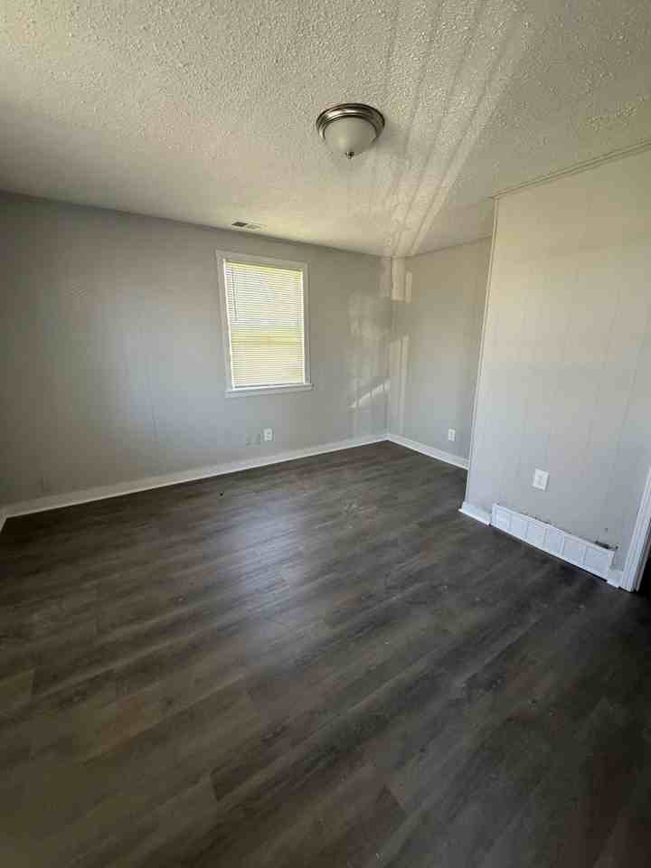 432 N Montgomery St - Photo 5 of 7