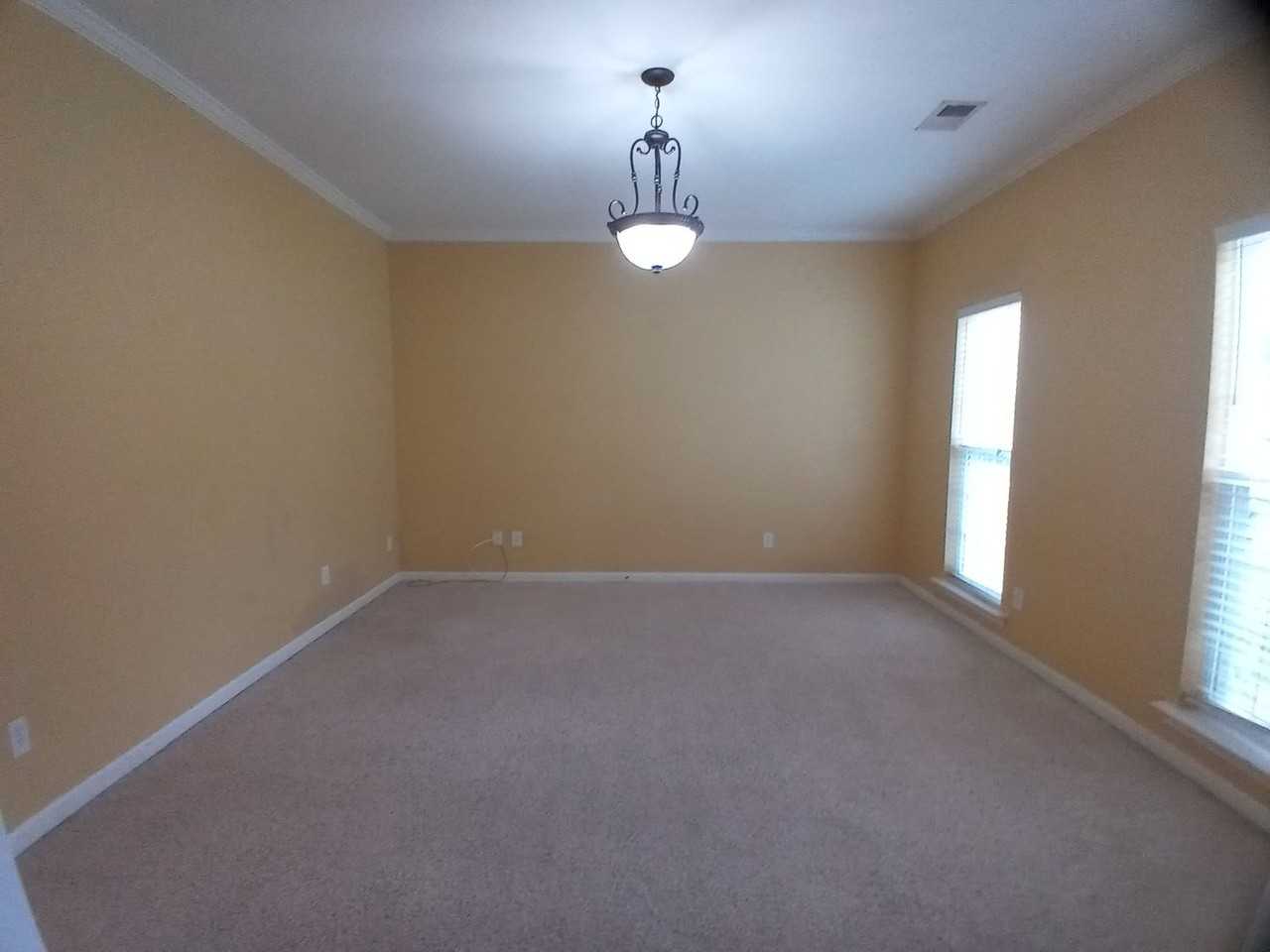 565 Batty Way - Photo 7 of 45