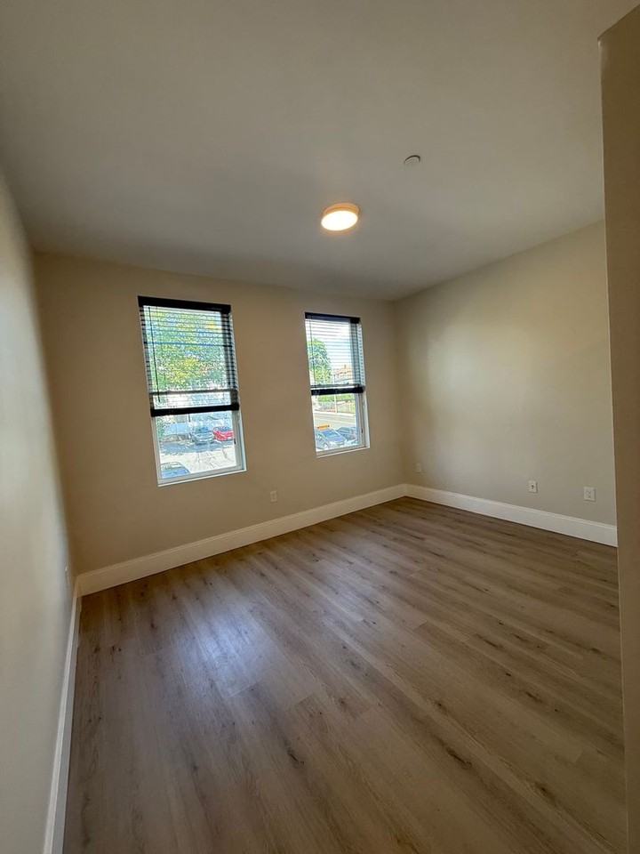 66 Emerson st - Photo 7 of 16
