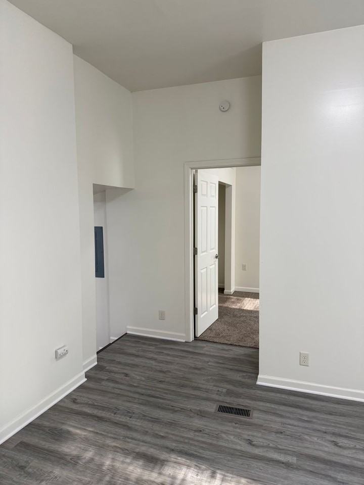 1034 Getty St S - Photo 4 of 13