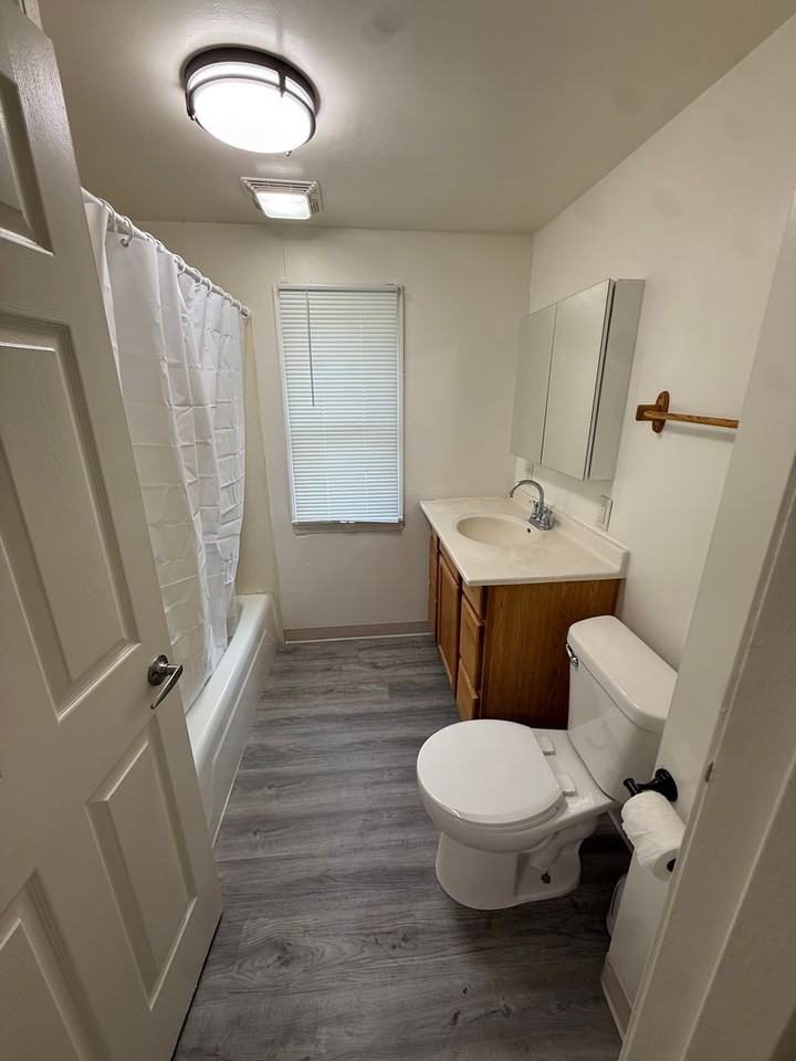 1034 Getty St S - Photo 6 of 13
