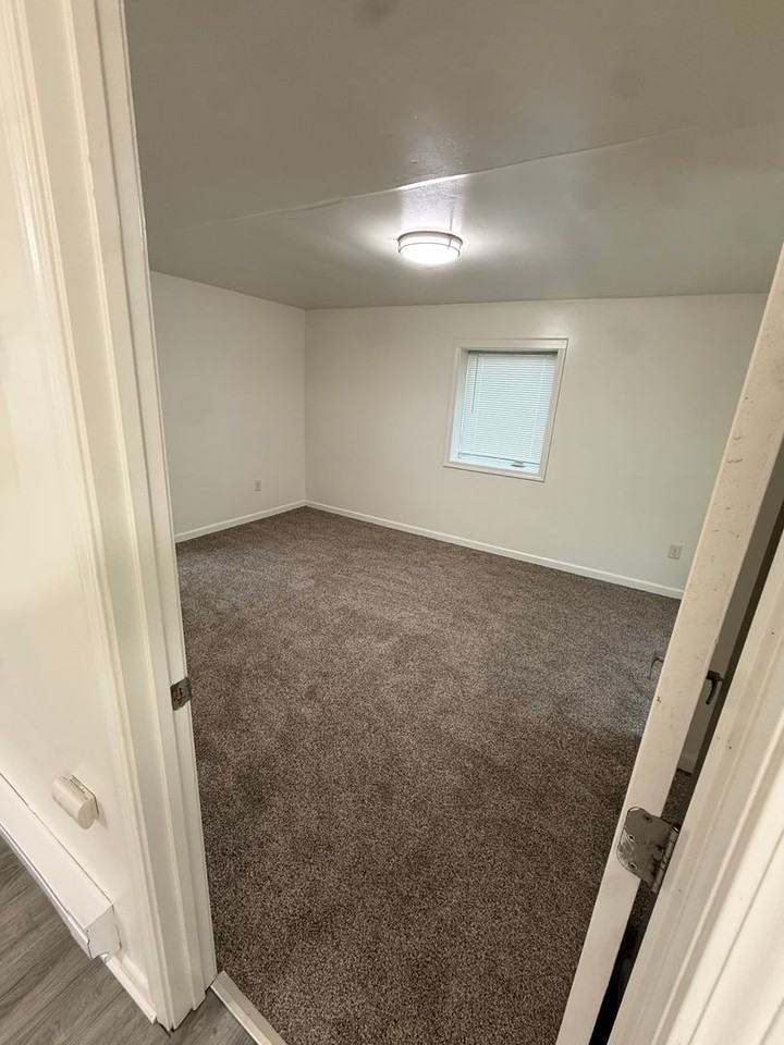 1034 Getty St S - Photo 7 of 13