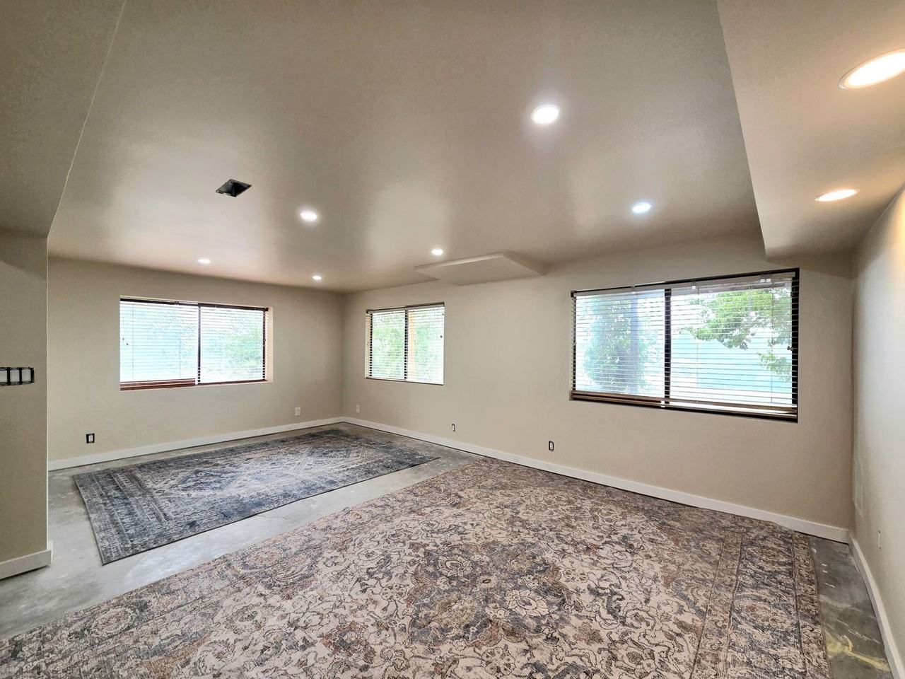 2211 Nw Cascade Ave - Photo 3 of 33
