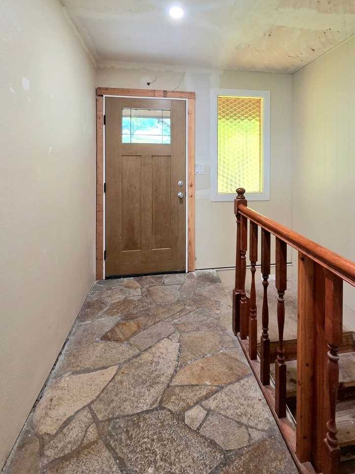 2211 Nw Cascade Ave - Photo 7 of 33