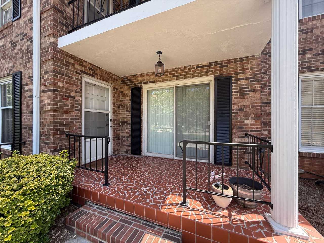 2711 Reynolda Rd - Photo 2 of 16