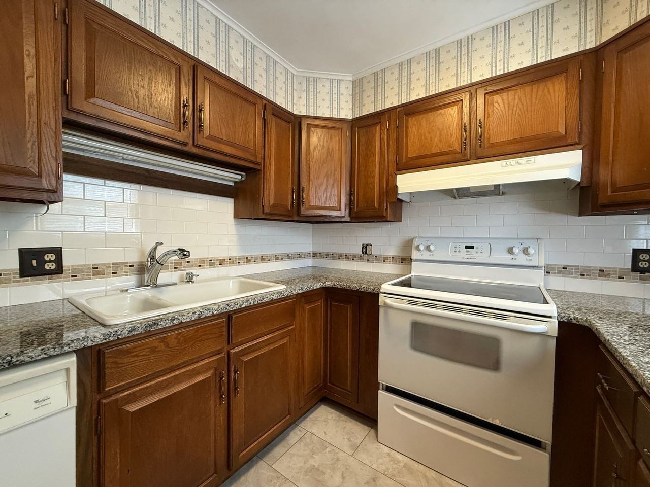 2711 Reynolda Rd - Photo 3 of 16