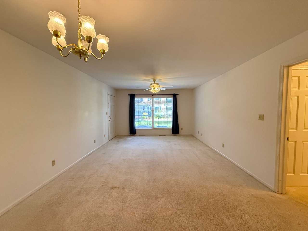 2711 Reynolda Rd - Photo 5 of 16