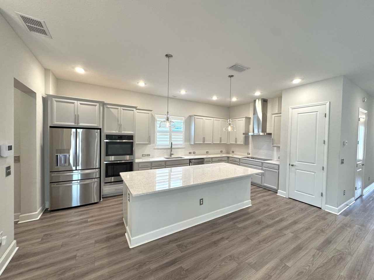 77 Park Center Ave - Photo 2 of 40