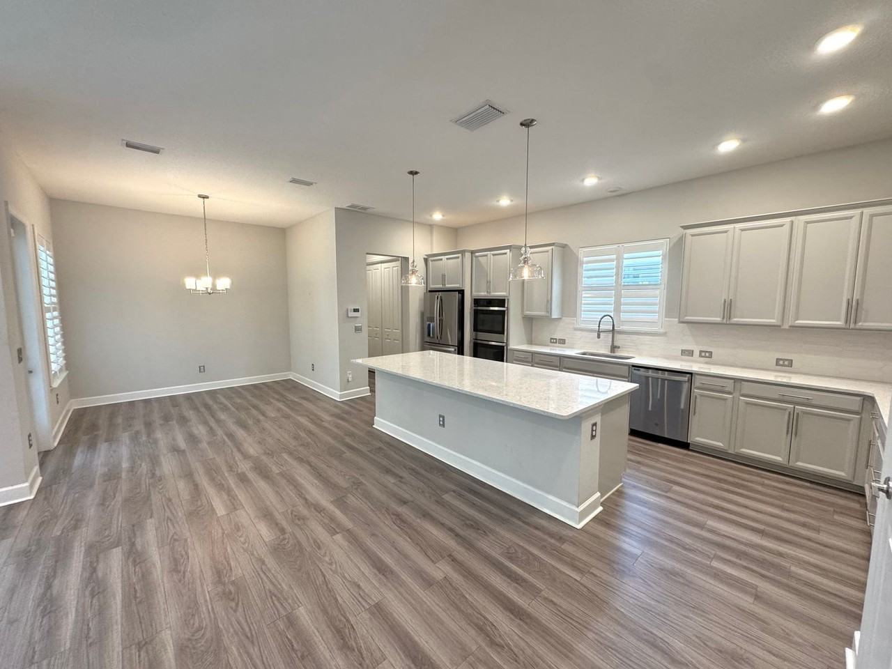 77 Park Center Ave - Photo 6 of 40