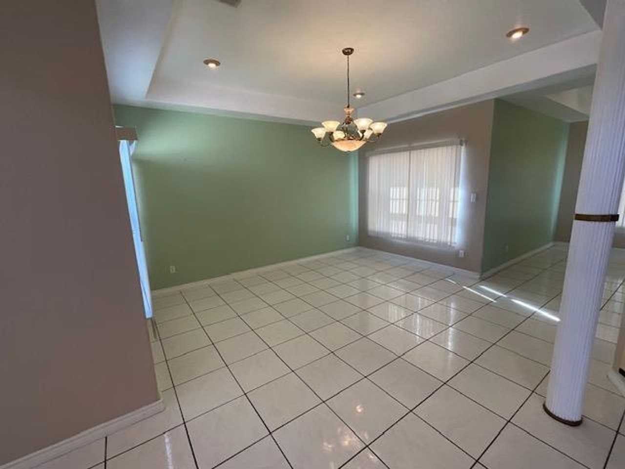 112 Deborah Kay St - Photo 4 of 13