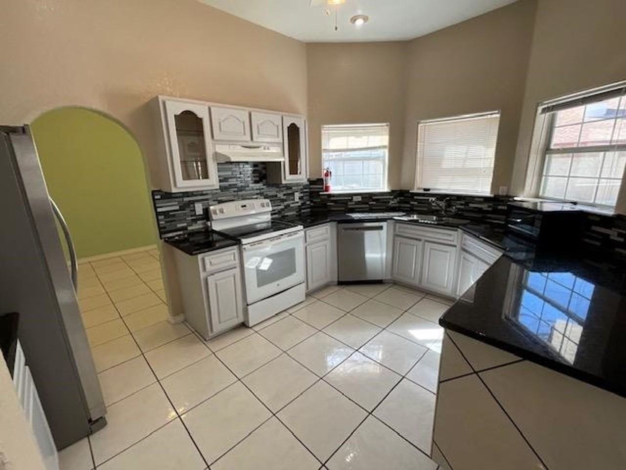 112 Deborah Kay St - Photo 6 of 13