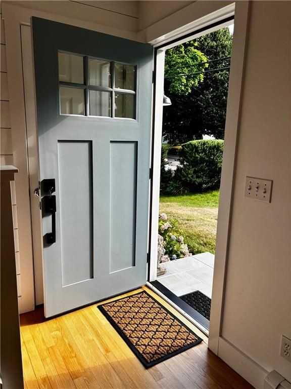 433 Wolcott Ave - Photo 3 of 29