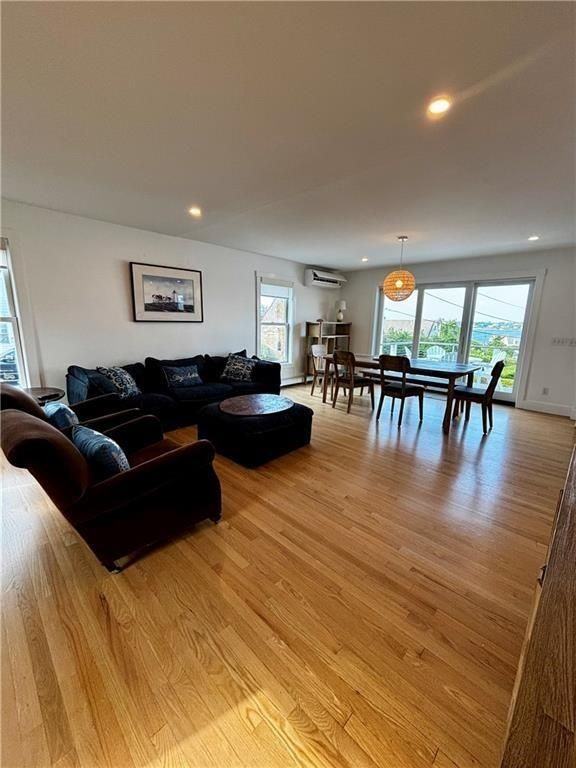 433 Wolcott Ave - Photo 4 of 29