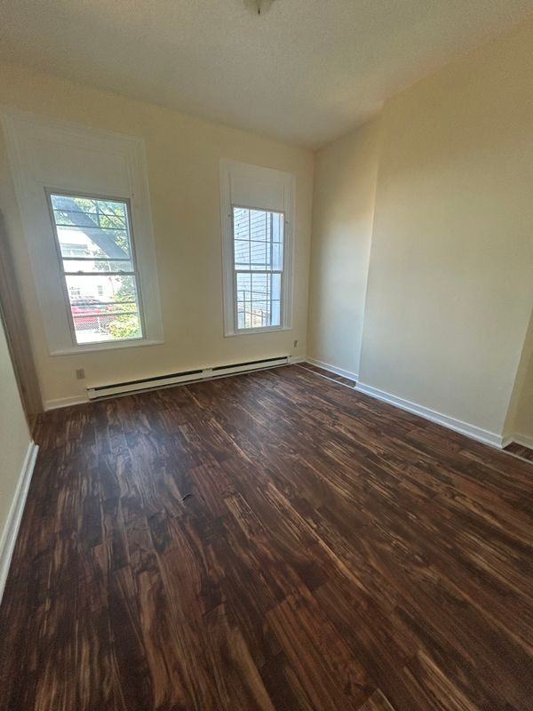 469 Clinton Ave - Photo 5 of 8