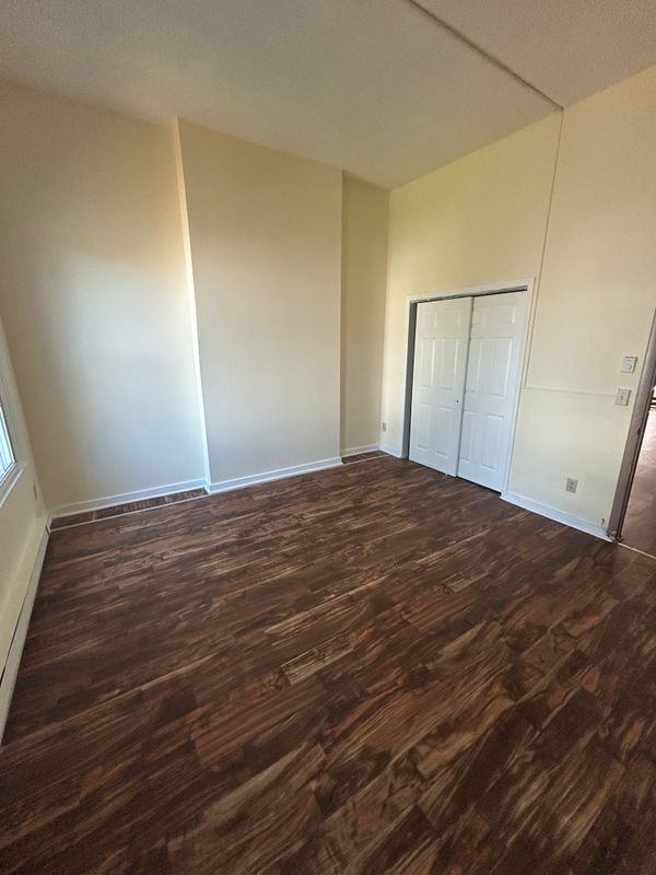 469 Clinton Ave - Photo 6 of 8